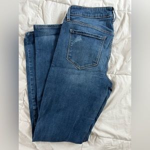 Old navy the rockstar mid wash blue jeans low rise size 8 tattered skinny Jean